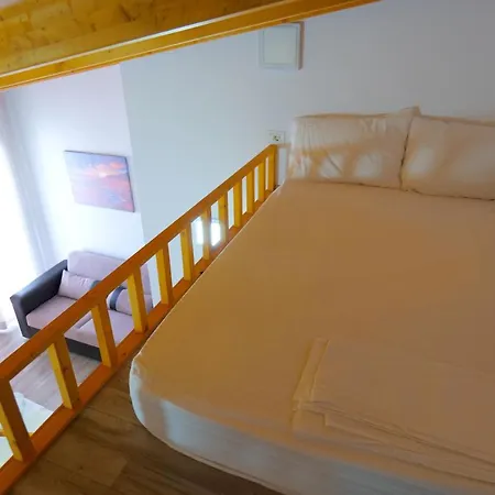 Alex & Sofi Apartman Himara