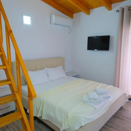 Alex & Sofi Apartment